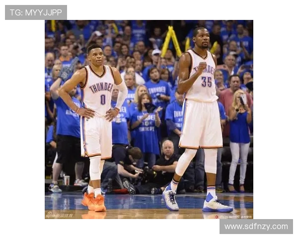 2015至2016赛季NBA勇士与雷霆激战回顾及精彩瞬间分析