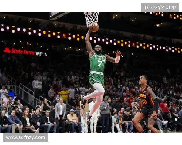 杰伦布朗的崛起之路：从新秀到NBA明星的奋斗历程与成就分析